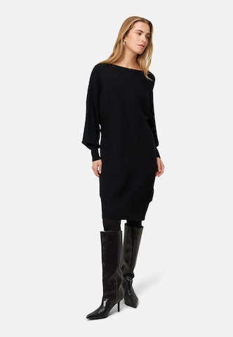 Abito di zero in nero: frontale