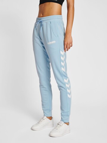 HummelTapered Sportske hlače 'Legacy' - plava boja: prednji dio