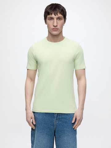 BOSS T-Shirt 'Tales' in Grün: Vorderseite