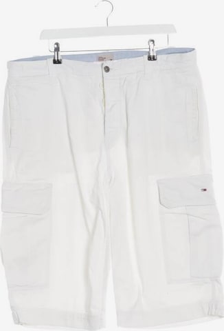 TOMMY HILFIGER Shorts in 33 in White: front