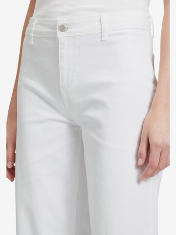Cartoon Regular Basic-Jeans gerader Schnitt in Weiß