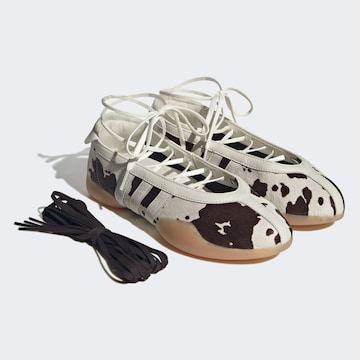 Ballerines à lanières 'Taekwondo Mei' ADIDAS ORIGINALS en marron