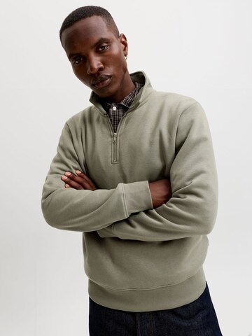 JACK & JONES Sweatshirt in Grün