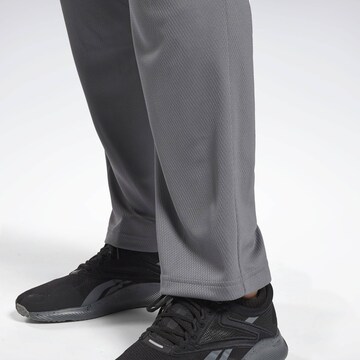 Reebok Regular Спортен панталон в сиво