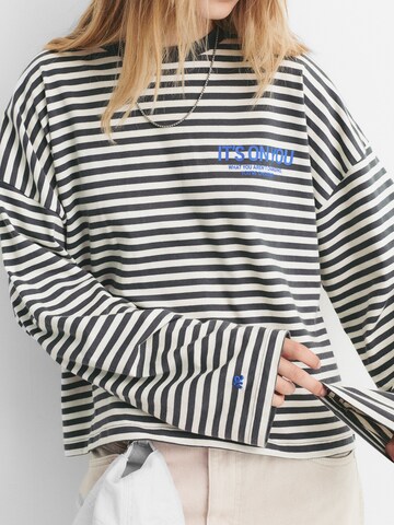 Pull&Bear Majica | črna barva