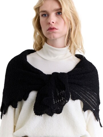 MANUKA Scarf in Black: front