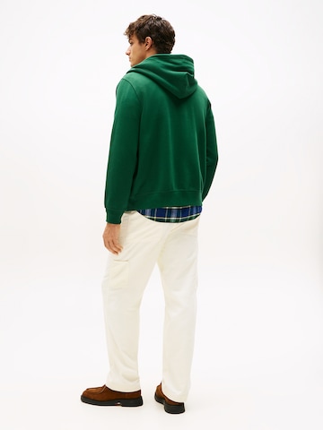 Hanorac 'ESSENTIAL' de la TOMMY HILFIGER pe verde