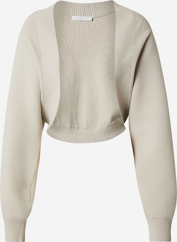 Kamila Šikl Плетена жилетка в бяло: отпред