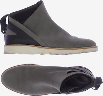 EKN Footwear Anke & Mid-Calf Boots in 45 in Grey: front