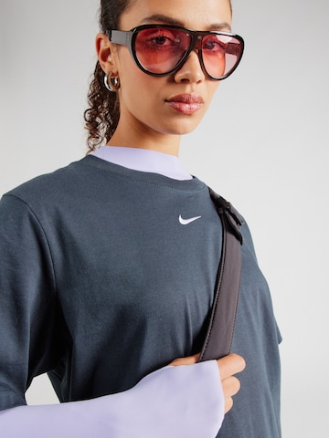 Nike Sportswear Póló 'Essential' - zöld