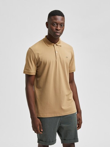 T-Shirt 'Aze' SELECTED HOMME en marron : devant