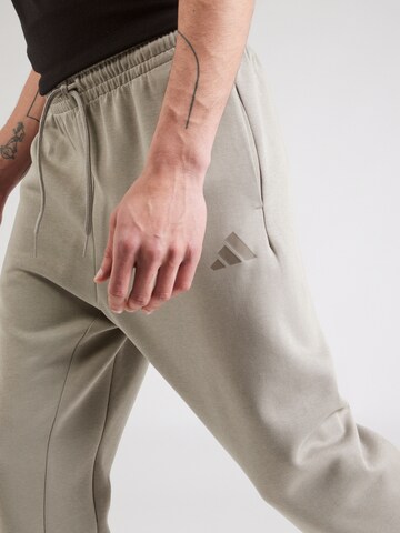ADIDAS SPORTSWEAR - Tapered Pantalón deportivo en beige