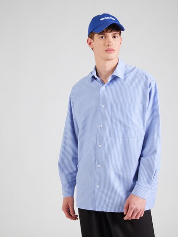 Comfort fit Camicia di TOPMAN in blu: frontale