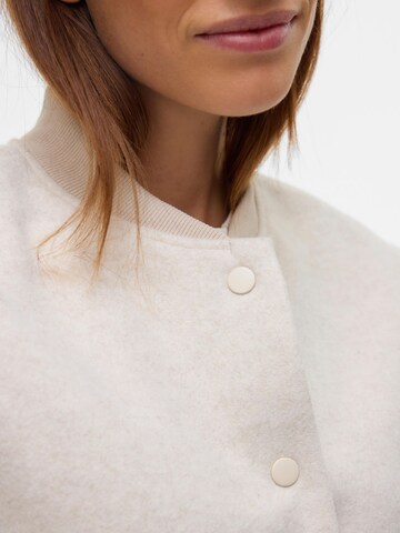 Veste mi-saison 'CHLOE' VERO MODA en gris