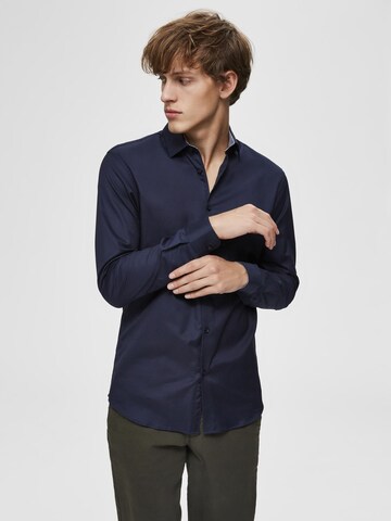 Coupe slim Chemise 'Mark' SELECTED HOMME en bleu