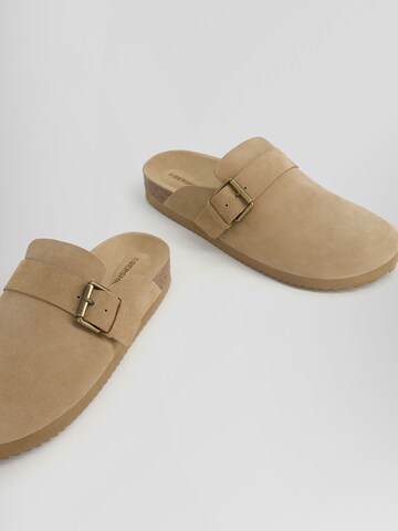 Bershka Clogs in Grau