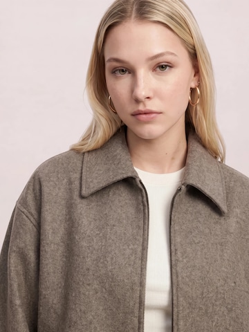 noar studios Jacke in Beige