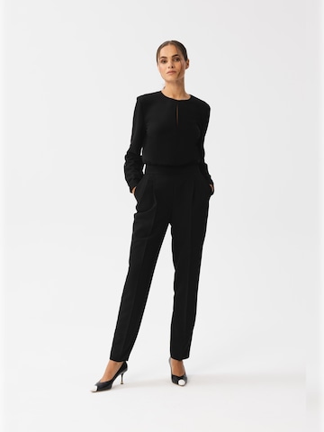 Stylove - Jumpsuit en negro: frente