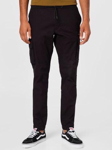 s.Oliver Tapered Cargo Pants 'DETROIT' in Black: front