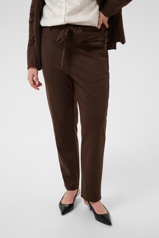 Regular Pantalon 'Jenna' KAFFE CURVE en marron : devant