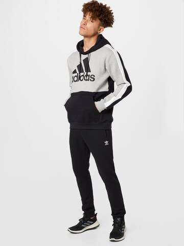 ADIDAS SPORTSWEAR Sweatshirt 'Essentials Colorblock Fleece' in Schwarz