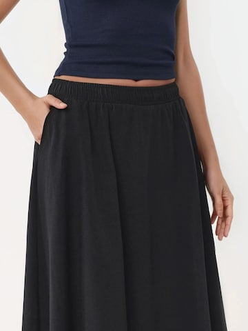 Busem Skirt in Black