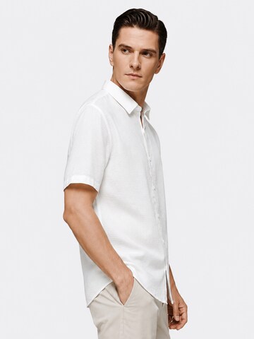 ALLTHEMEN Comfort fit Button Up Shirt 'Leichtmut' in White