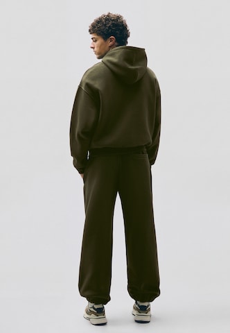 Tapered Pantaloni di Bershka in verde