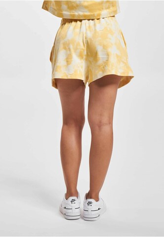 Nike Sportswear Loose fit Pants in Yellow