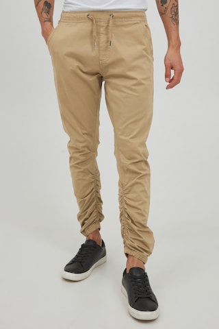 INDICODE JEANS Tapered Chino in Beige: voorkant