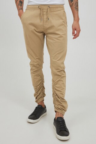 INDICODE JEANS Tapered Chinohose in Beige: predná strana