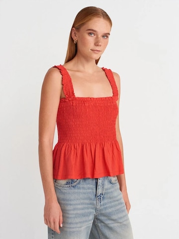 Dilvin Blouse in Red: front