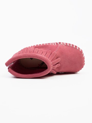 Minnetonka Low shoe in Pink