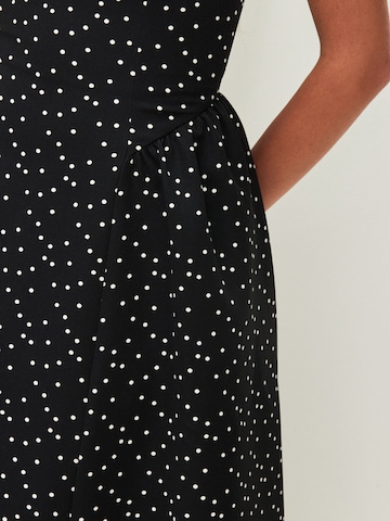 Next Kleid in Schwarz