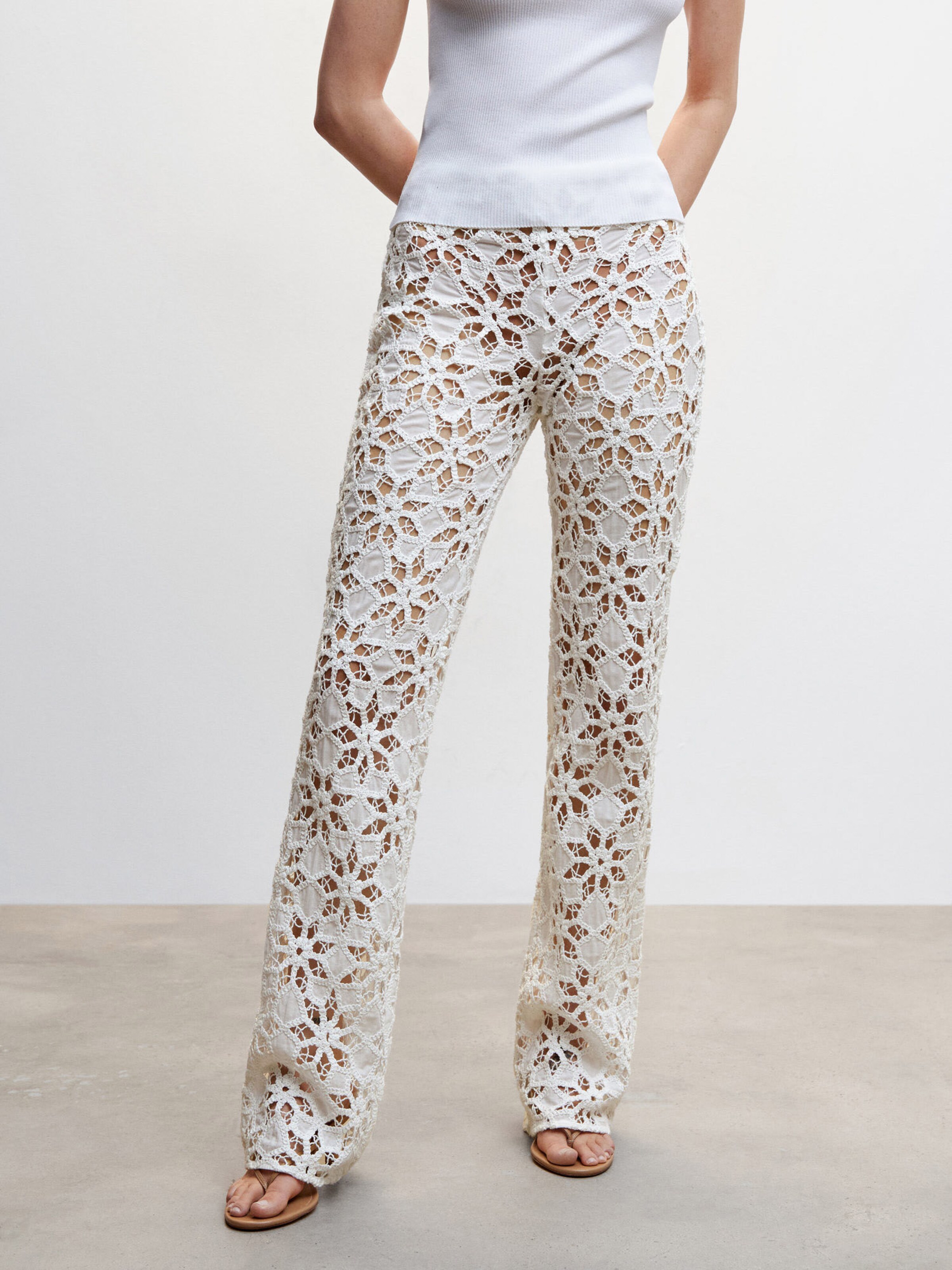 Regular Pantalon Crochet MANGO en Ecru ABOUT YOU