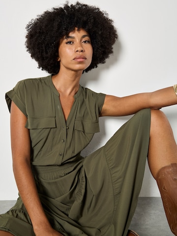 Robe ' ' Apricot en vert