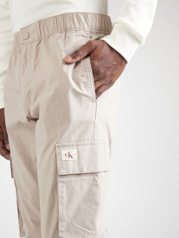 Calvin Klein Jeans - Tapered Pantalón cargo en gris