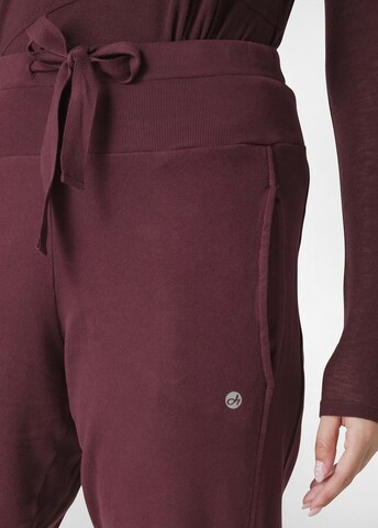 Tapered Pantaloni di DEHA in rosso