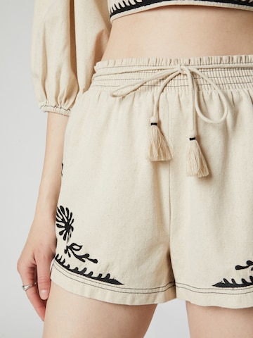 Regular Pantaloni 'Cassia' de la Guido Maria Kretschmer Women pe bej