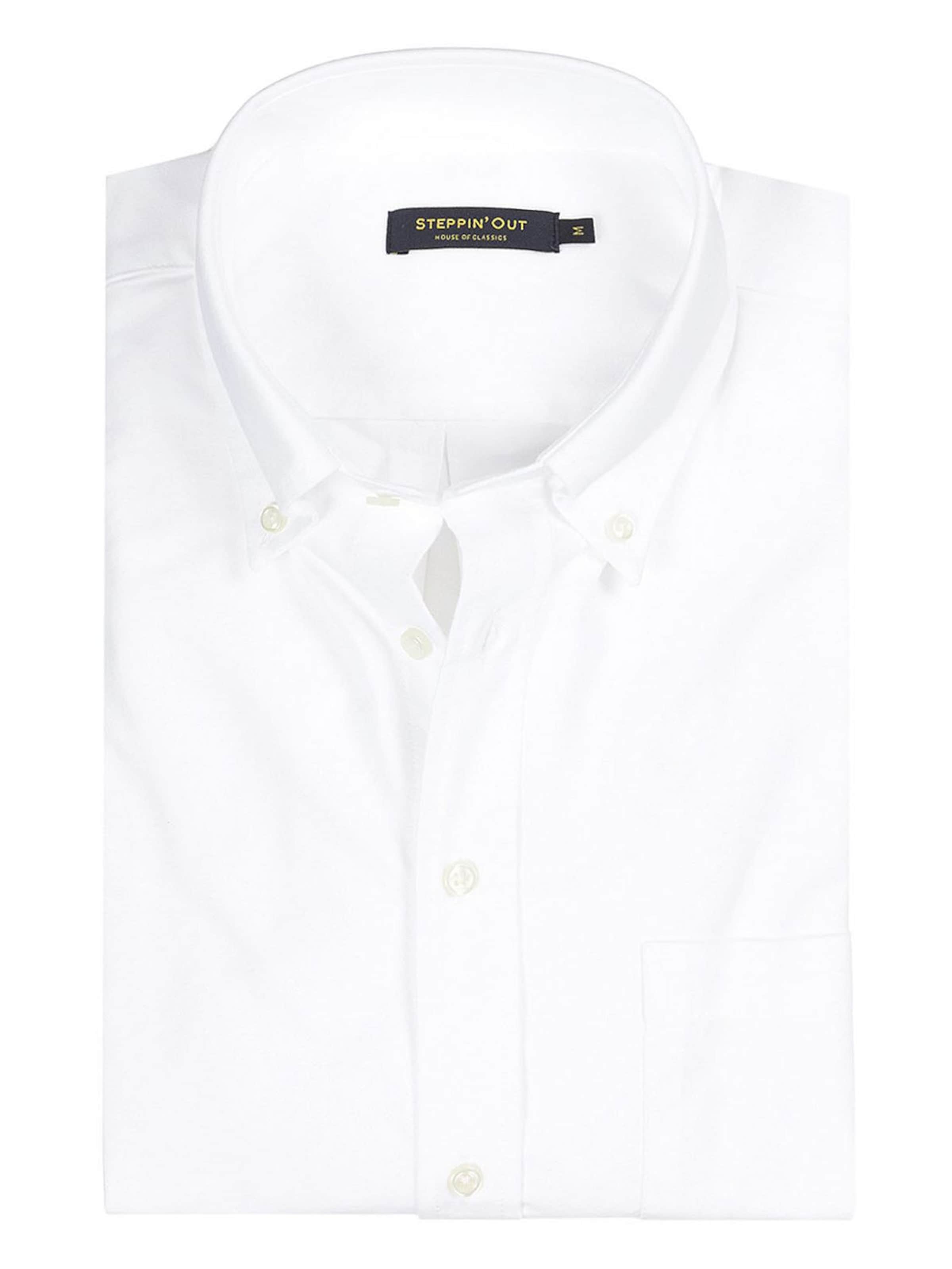 Steppin' out Button Up Shirt in White: front
