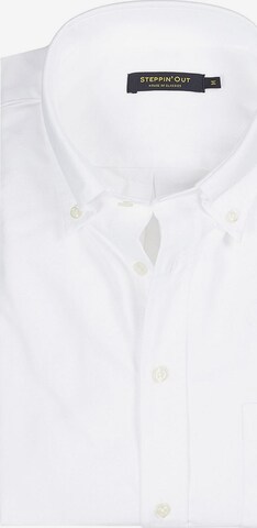 Steppin' out Button Up Shirt in White: front