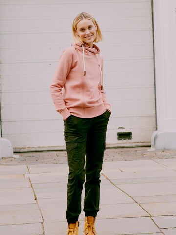 Oxmo Tapered Cargo Pants in Black