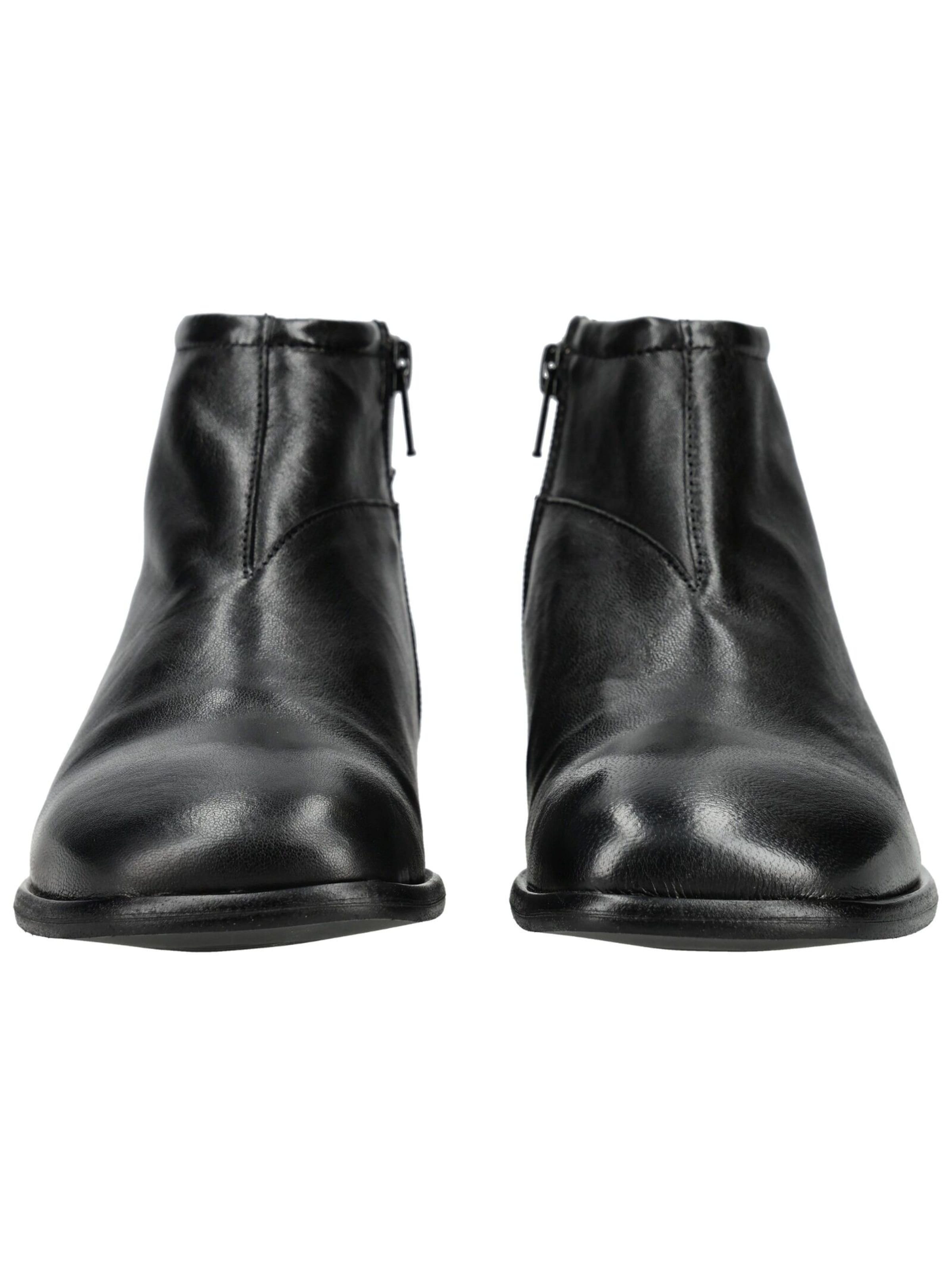 PAVEMENT Ankle boots in Black: front