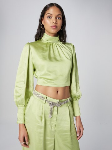 ABOUT YOU x Emili Sindlev Blouse 'Brittany' in Groen: voorkant