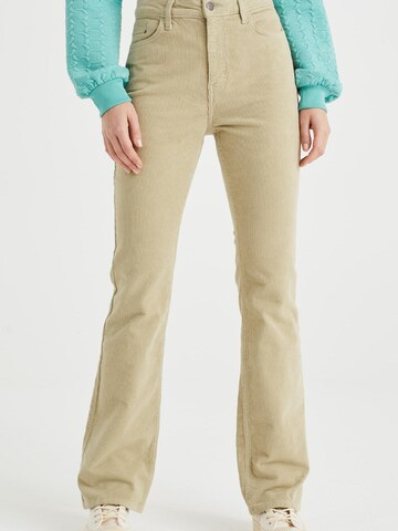 WE Fashion Flared Pants in Green: front