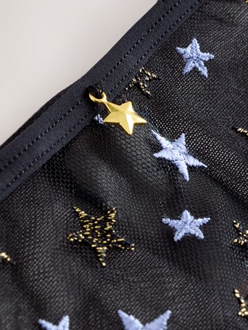 Next String in Schwarz