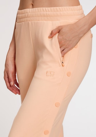 regular Pantaloni di FRENCH CONNECTION in arancione