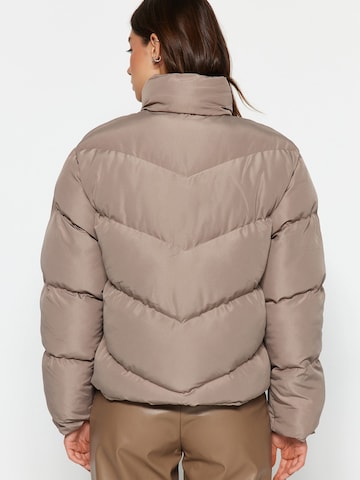 Trendyol Jacke in Braun