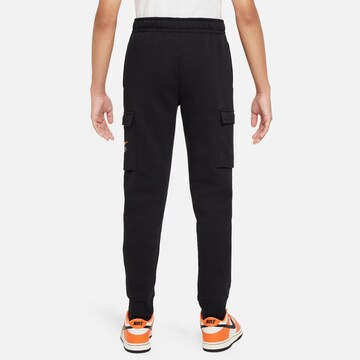 Nike Sportswear Tapered Housut värissä musta