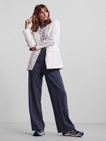 Blazer 'Bozzy' di PIECES in bianco
